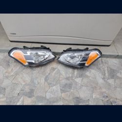 2008 -2012 KIA SOUL LEFT RIGHT
HEADLIGHT PAIR SET GENUINE USED OEM.
AA4