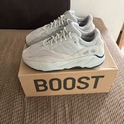 Yeezy 700 salt 