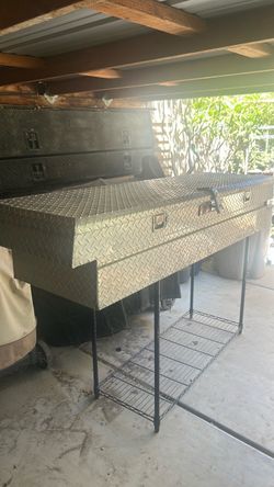 Truck tool box