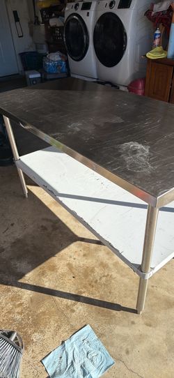 Restaurant Style Table
