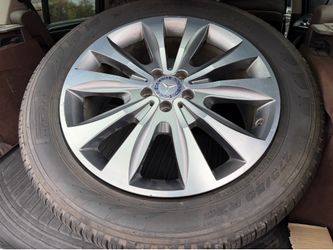 Mercedes Setbof 4 gl  20” oem rims with like new pirelli tires  set