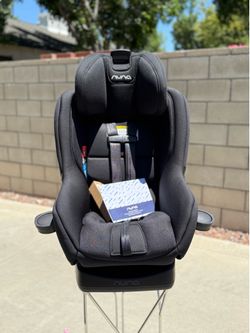Nuna RAVA Convertible Car seat - CAVIAR