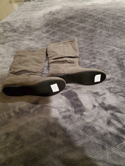 New Grey Boots. Size 9 25$