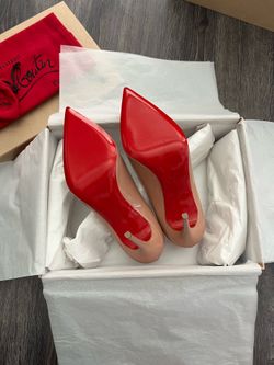 NEW Christian Louboutin  Size 7 So Kate Nude Classic Pump