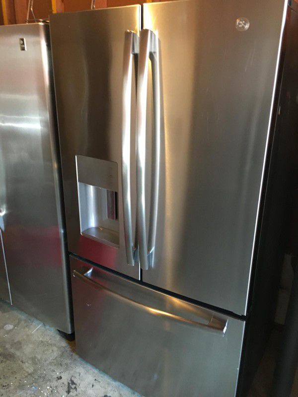 GE FRENCH DOOR STAINLESS STEEL REFRIGERATOR 28 CUBFT  STANDARD DEPTH STAINLESS STEEL ENERGY STAR LED LIGTHS 