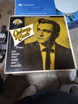 Johnny Cash sings the songs that made him famous