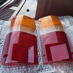 Toyota pickup tail light covers