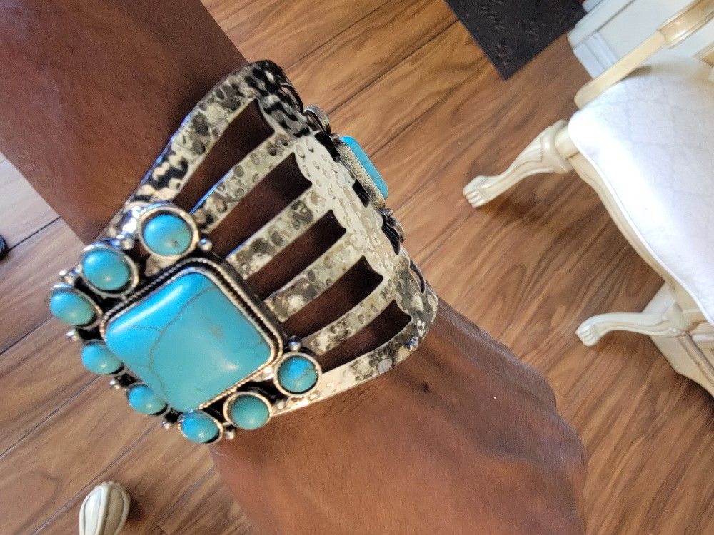 Beautiful Silver Turquoise Bangle