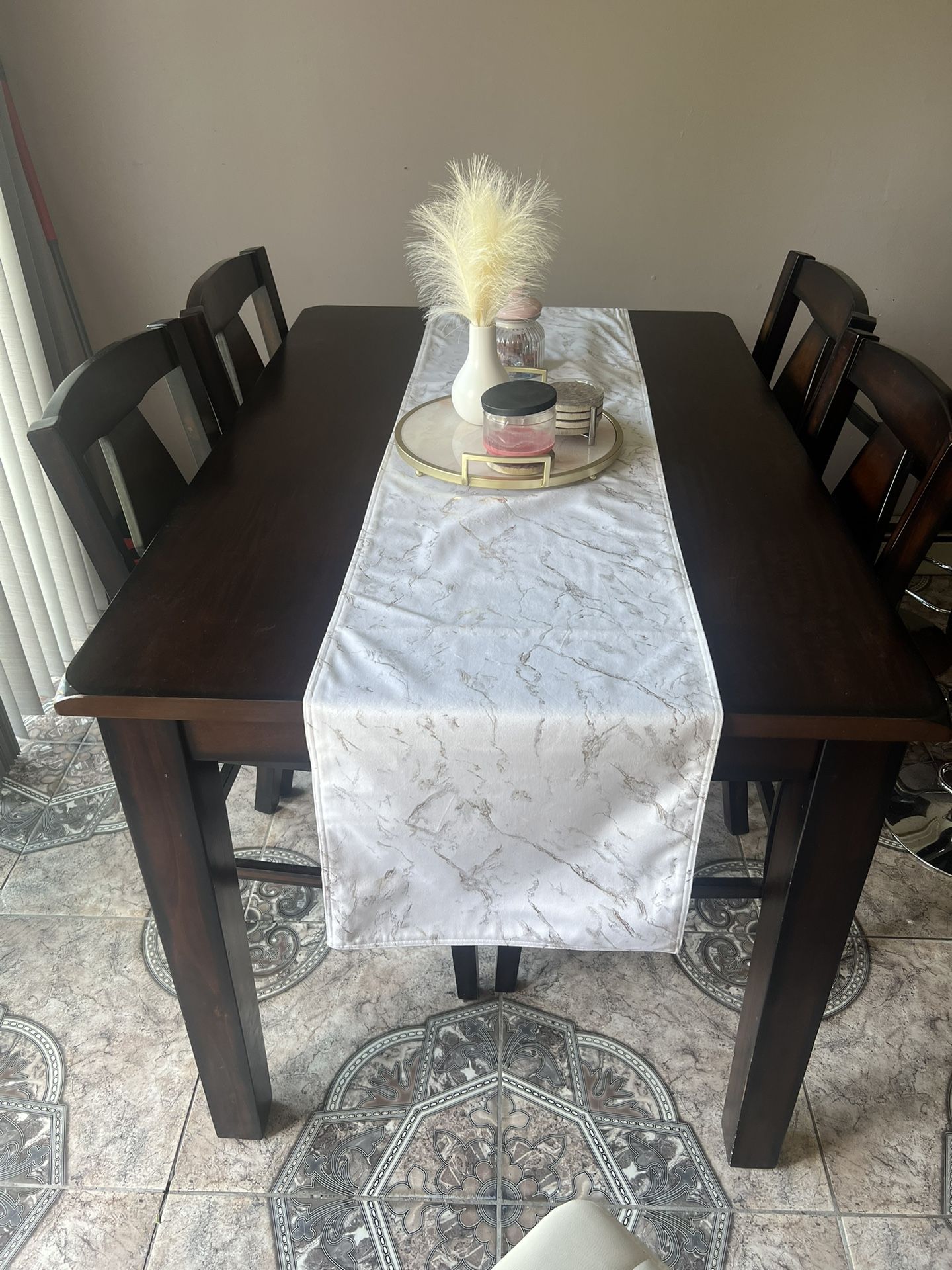 Hi Table And 6 Chairs