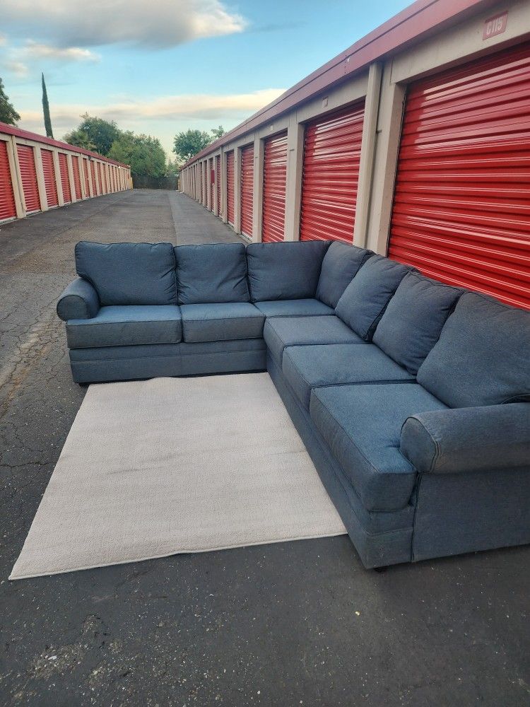 *Free delivery* navy blue L sectional left side removable seat covers like new clean couch only 