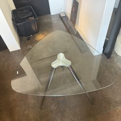 Unique glass Modern small rounded corner triangular table