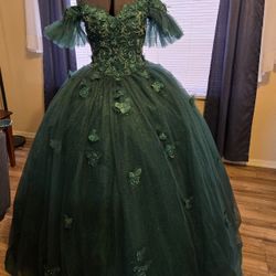 Emerald Green Dress for Sale in Tucson, AZ - OfferUp