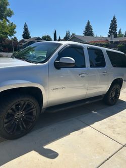 18000  DoD delete bran new trans mission  6000 music  tv in the back head phone super clean clean tile