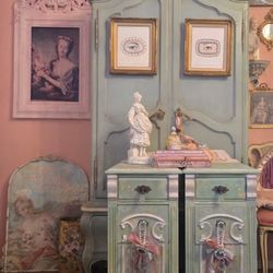Dreamy Romantic Fairytale Antique Newly Refinished Endtables Nightstands 