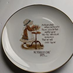 Holly Hobby Mothers Day Plate 1975