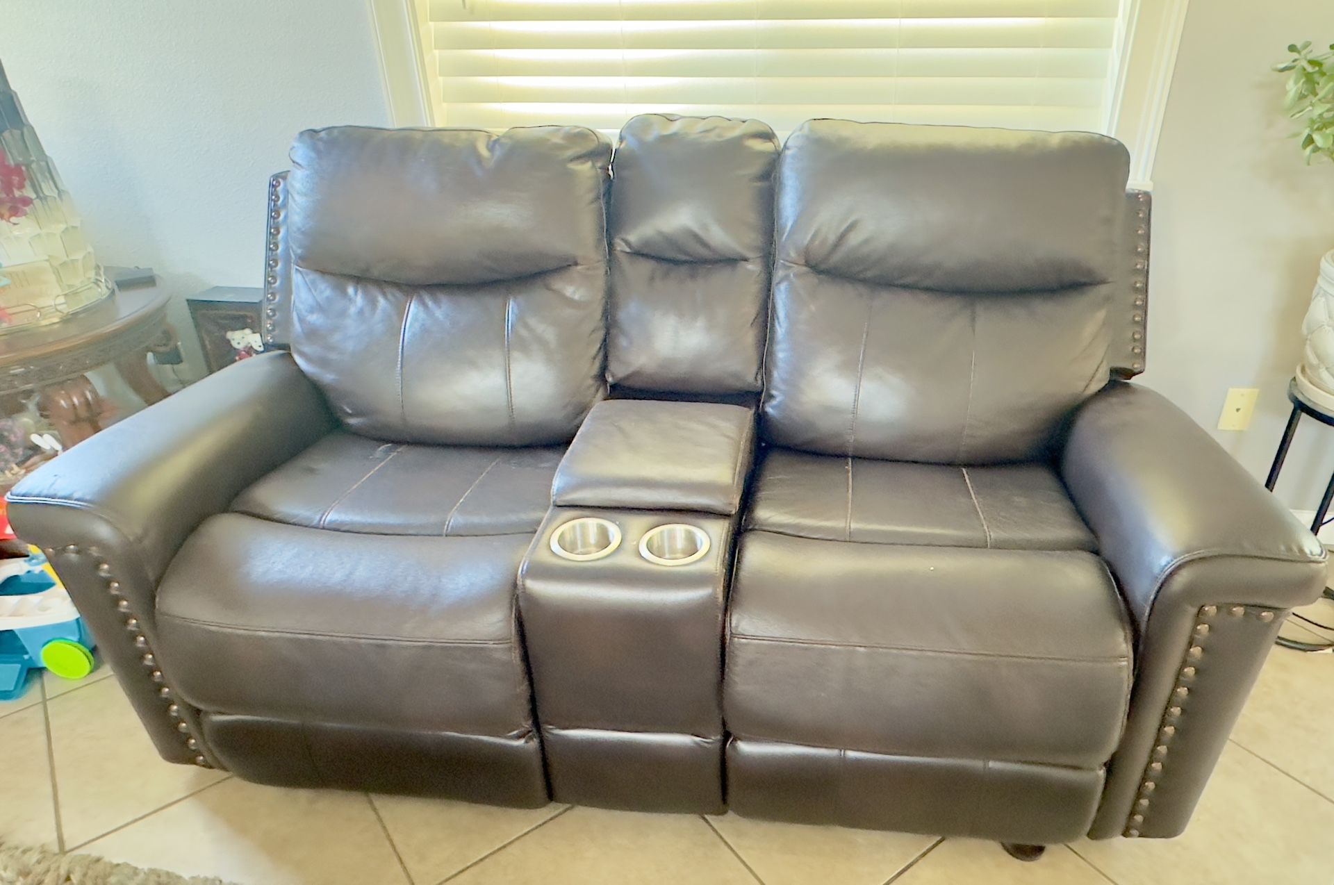 Electric Reclining Couch – Works Great!