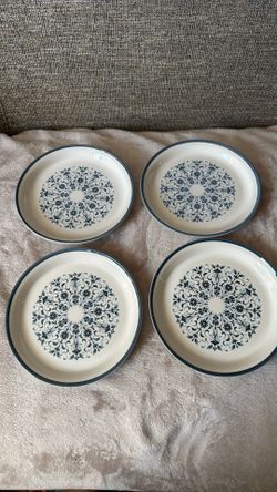 Vintage Set Of  4  Plates Genuine Stone Ware  PRESTIGE NORTHLAND 9807 