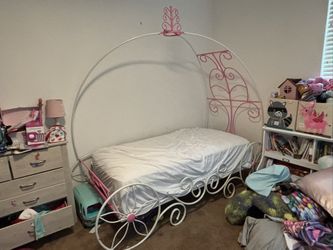 Twin Size Carriage bed