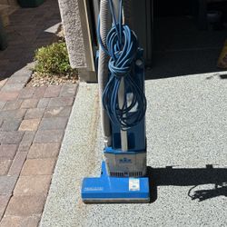 Windsor Versamatic 14” Commercial Vac