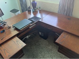 Beautiful Desk w/ Return - Dark Oak