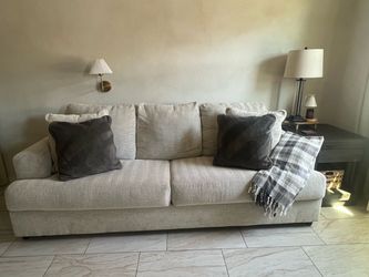 Beautiful Cream Sleeper Sofa – Modern Neutral – Excellent Condition