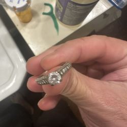 Ring Silver Diamond Size 8 