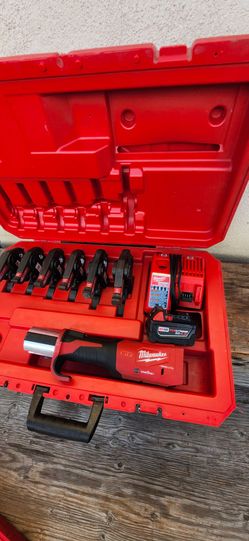 MILWAUKEE Cordless Press Tool Kit: M18™ REDLITHIUM™, Std, Inline, For 1/2 in to 2 in Pipe tool
