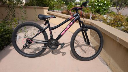 24" Mongoose 21 speed  kid mountain bike (Black/Pink)