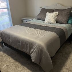 Queen Size Bed W/box & Metal Frame 
