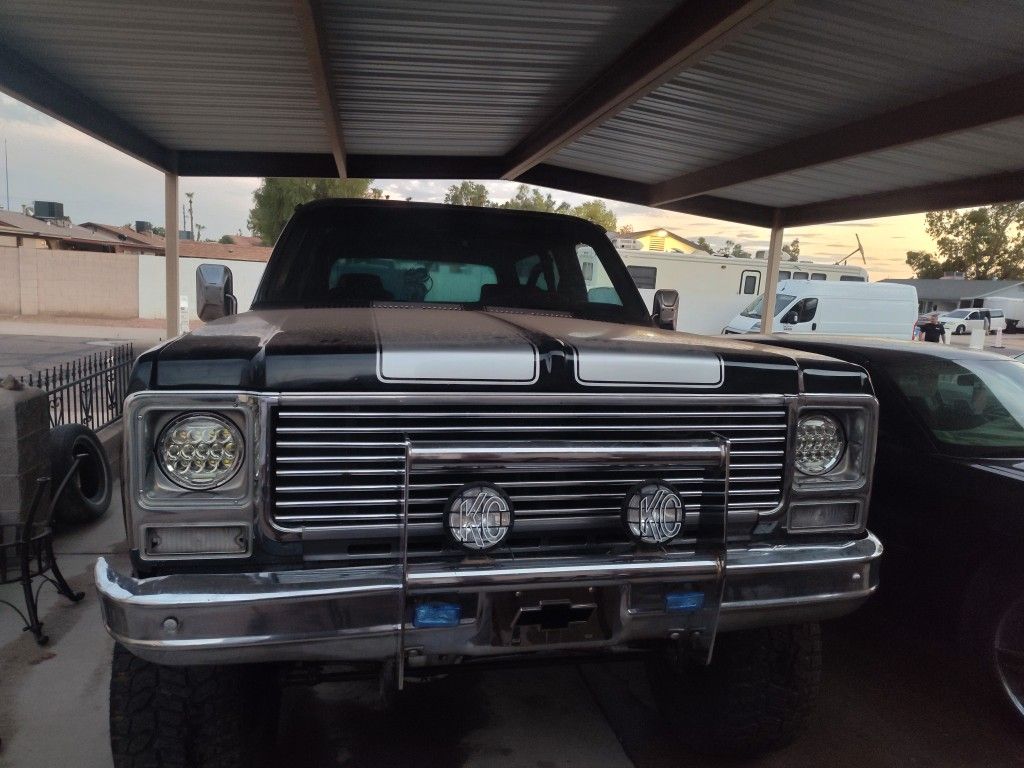 only 9k miles! Chevy Blazer 