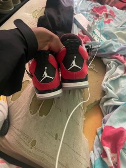 Red toros jordan 4's size 10