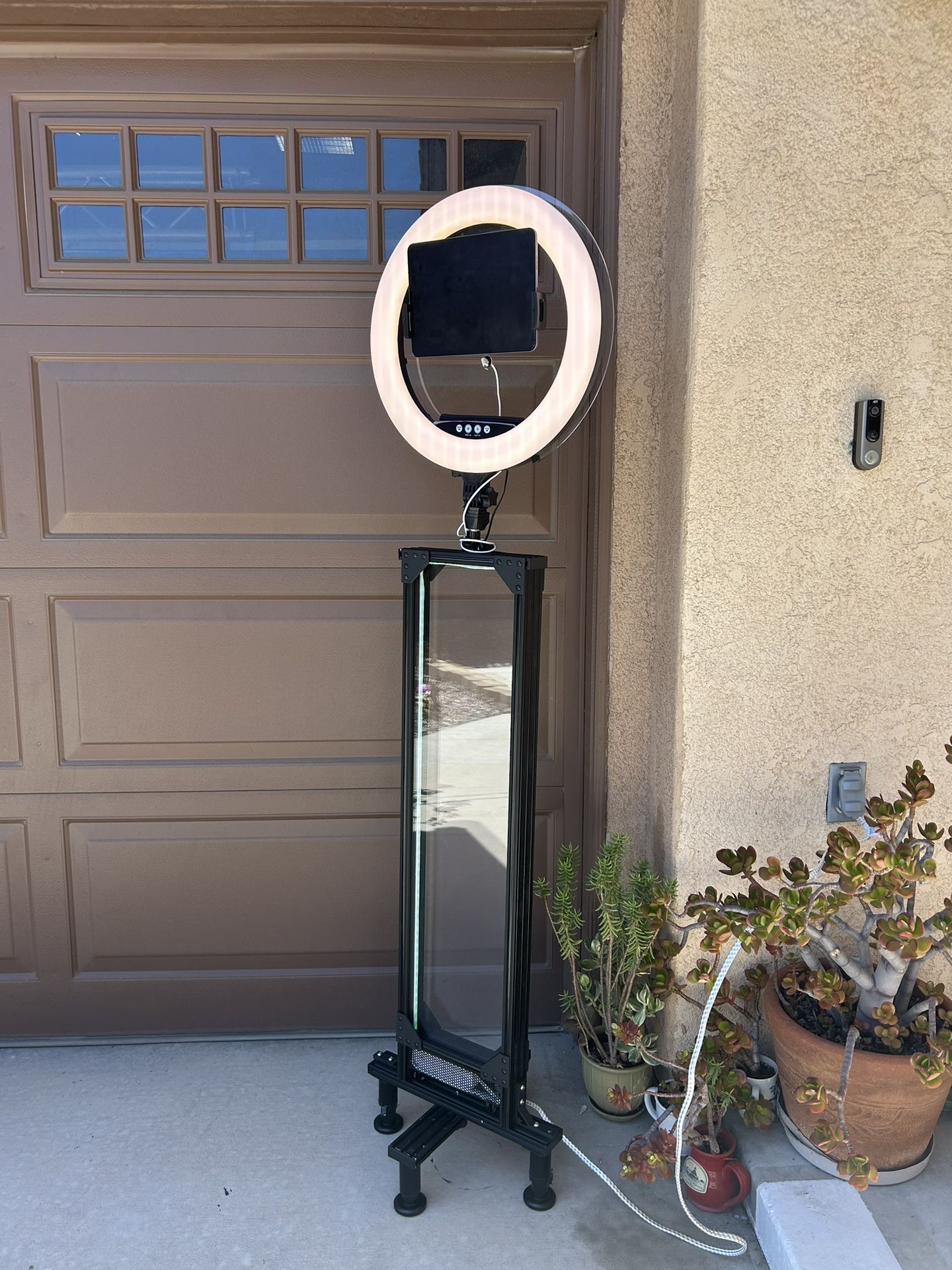 Truss & Clear Photo Booth Stand