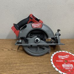Milwaukee 2834-20 M18 FUEL 18V Lithium-Ion Brushless Cordless 7-1/4 in. Circular Saw (Tool-Only)