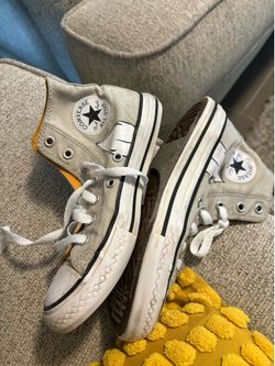 Converse all Star Chuck Taylor . Bugs bunny youth size 2  shoes . $25