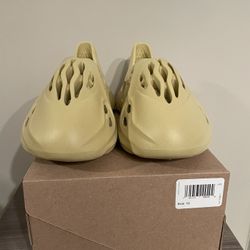 Yeezy Foam Runner 'Sulfur' (GV6775) Size (6,7,8,9,12)