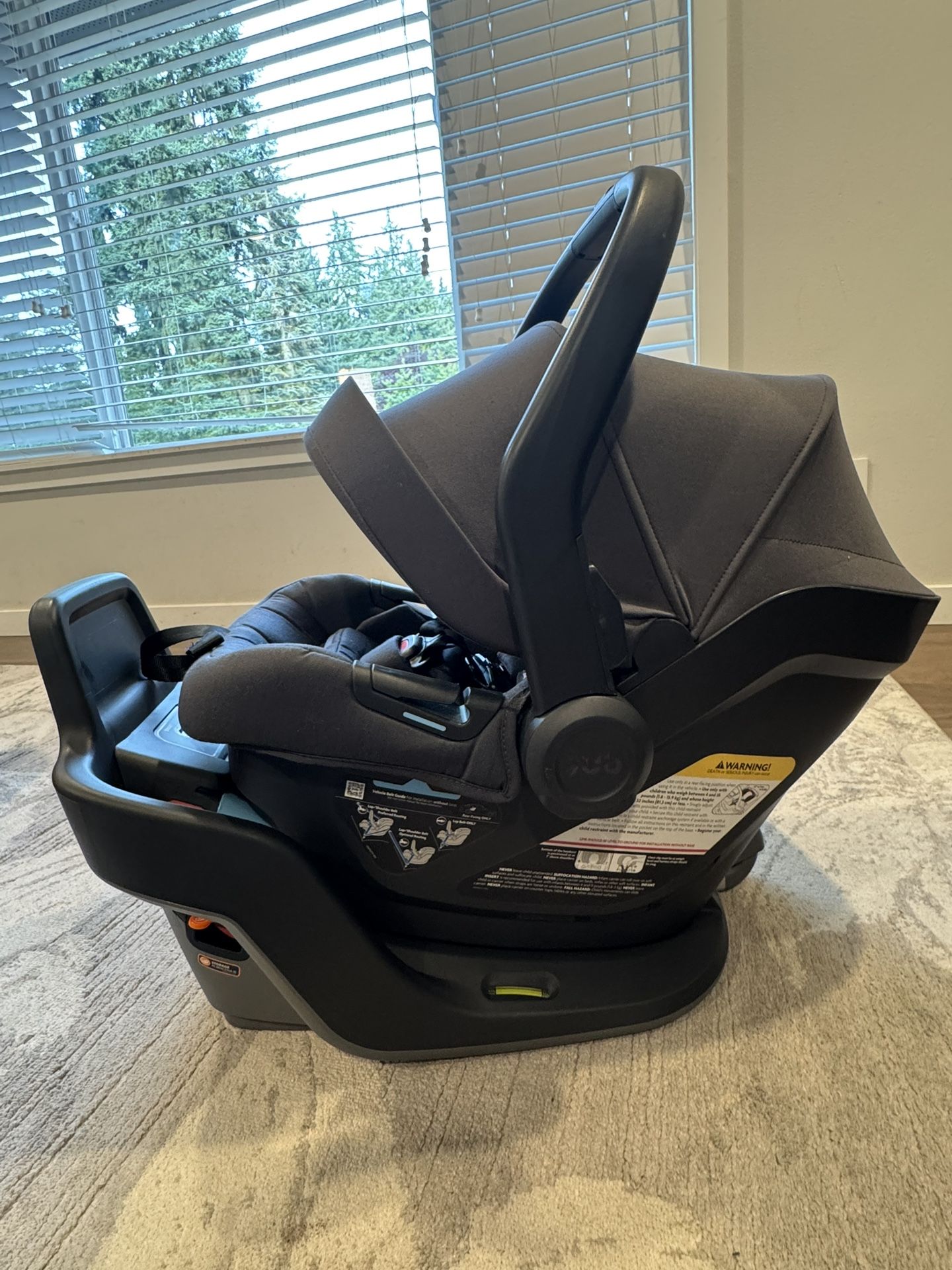 Uppa Baby Mesa Max Car Seat + base