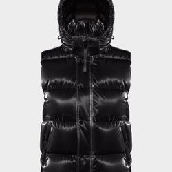 Aritzia The Super Puff Vest Sizes: Small & Medium 