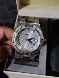 Silver fossil watch with money wallet