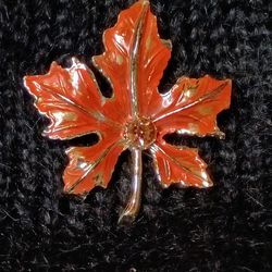 Vintage Maple Leaf Fashion Brooch 