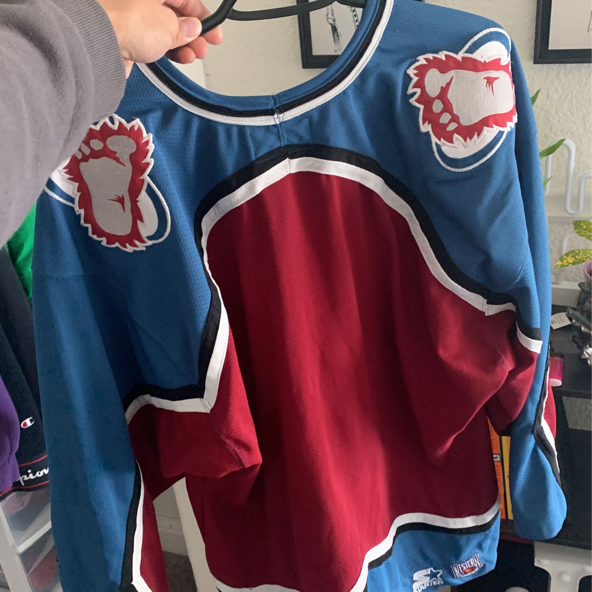 Avalanche Hockey Jersey , Size Large for Sale in San Diego, CA - OfferUp