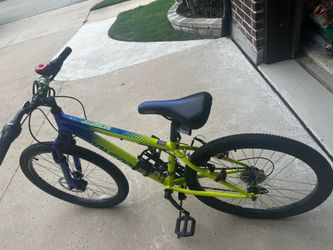 Mongoose Mountain Bike like New 24-26 inches