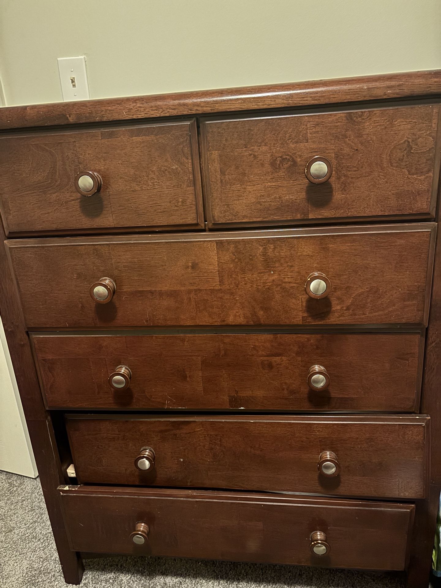 Free Dresser , drawers can be fixed 