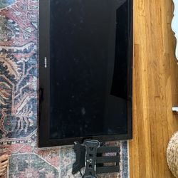 40 Inch Samsung Tv Used With Wall Mount 