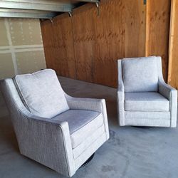 They like new 
Swivel Glider ($380 FIRM)