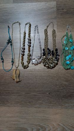 Bundle of 6 necklaces