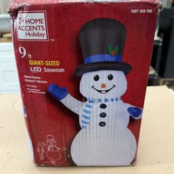 HOME ACCENTS HOLIDAY - 9 ft Giant Sized LED Top Hat Snowman 