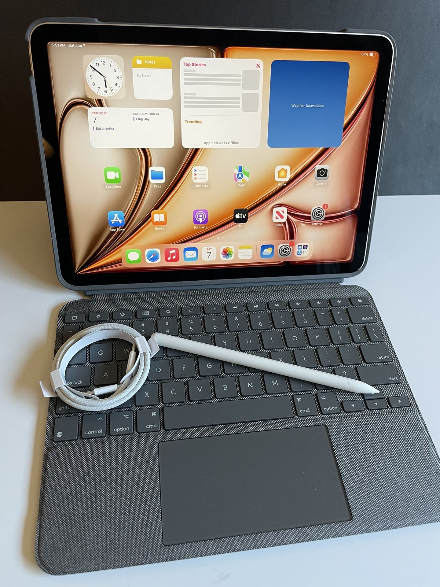 Apple IPad Air 11” ( M2 chip / 2024 Model) 512GB / 1TB with pen, Logitech keyboard & Accessories