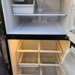 Precioso Refrigerador Whirlpool Tiene Maquina Para Hacer Hielo Listo Para Usar Super Limpio Lo Tengo Conectado $200