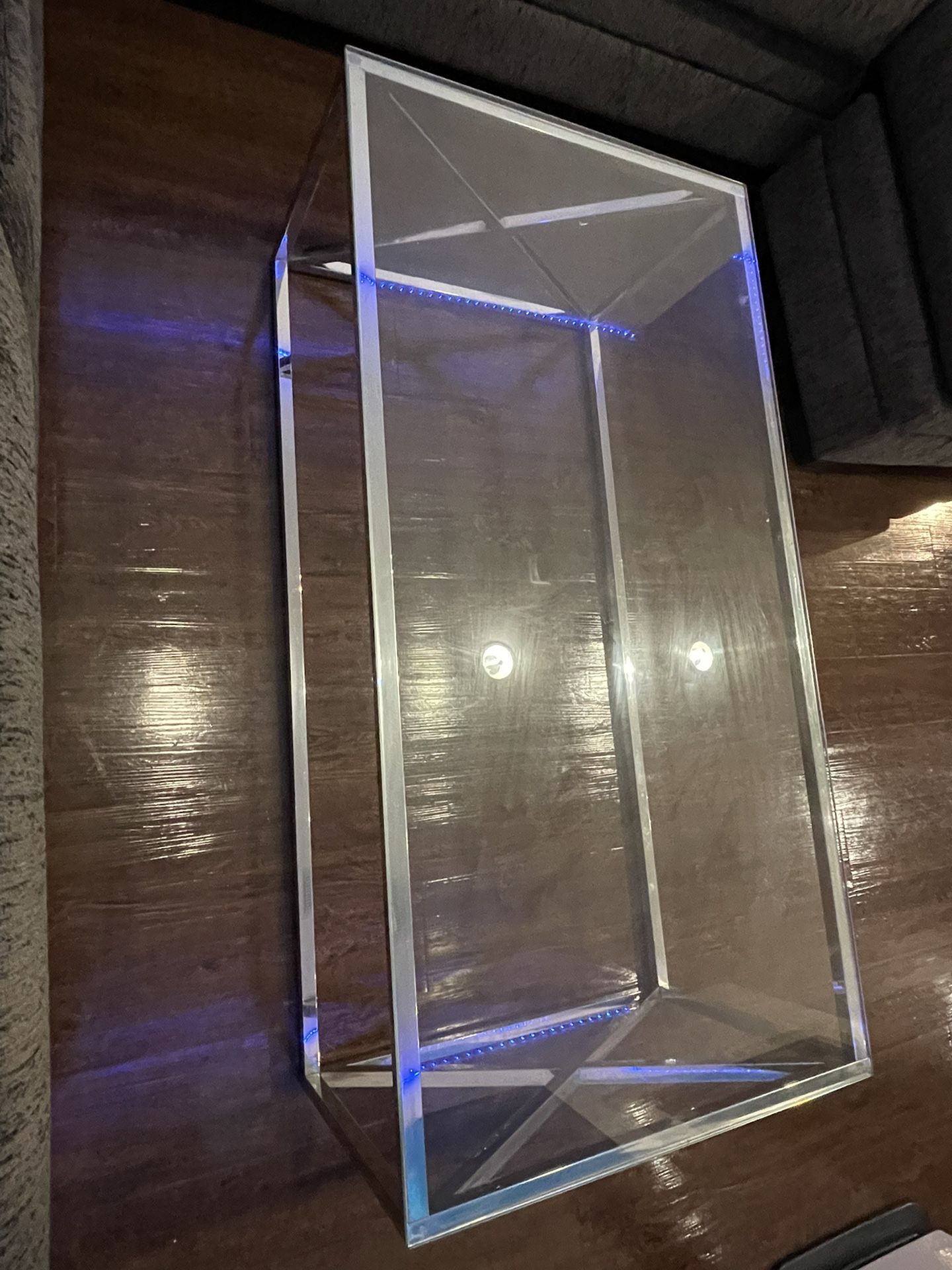 GLASS COFFEE TABLE IN GREAT CONDITION  HARDLY USED  