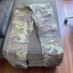 Levi Army Print (34 W)